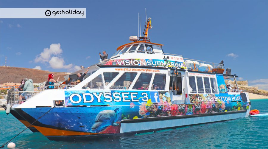 barco_con_actividades_en_fuerteventura_islas_canarias_destacada_getholiday_es